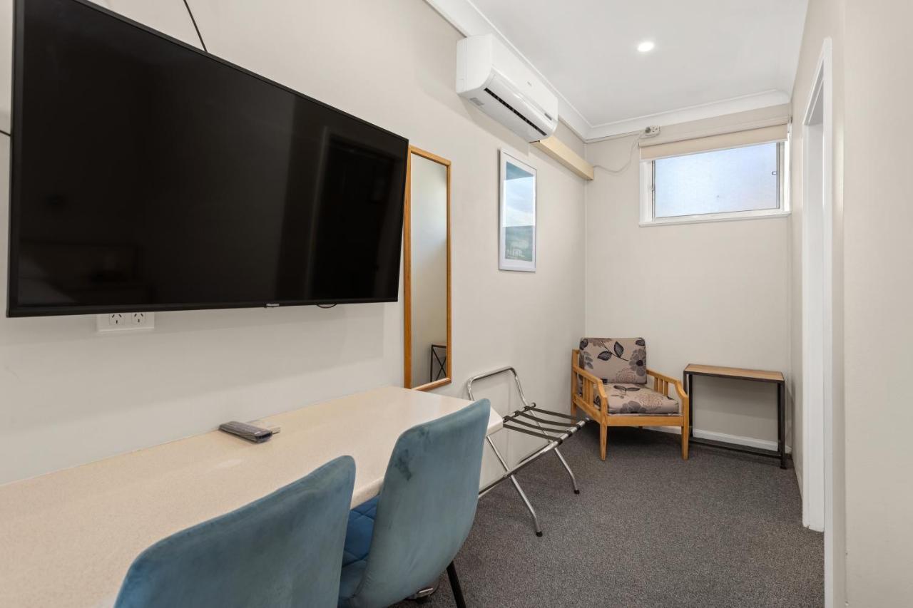 Wingham Motel Екстер'єр фото