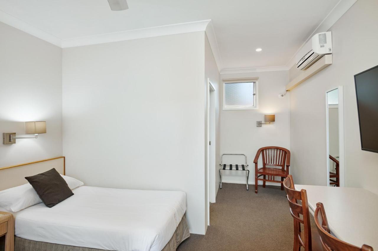 Wingham Motel Екстер'єр фото