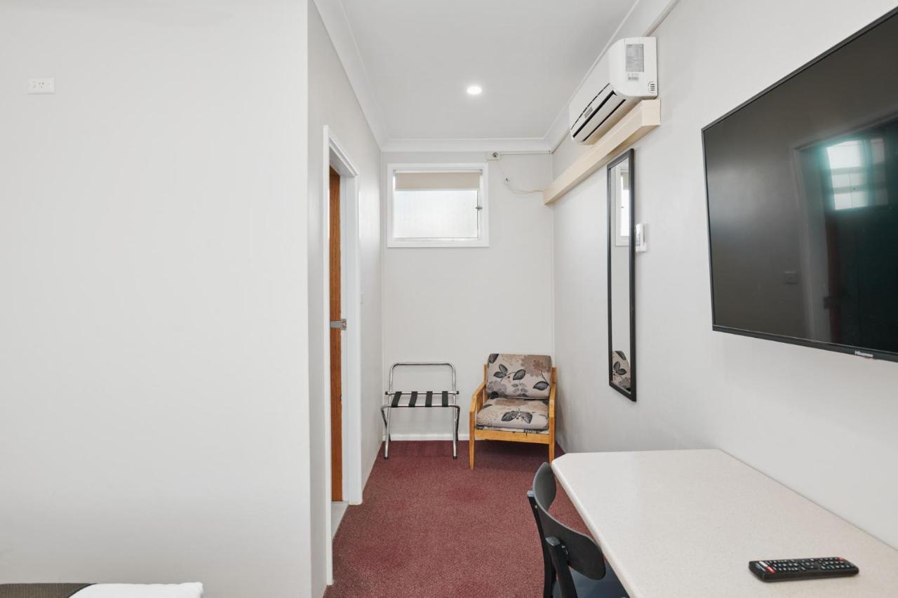 Wingham Motel Екстер'єр фото
