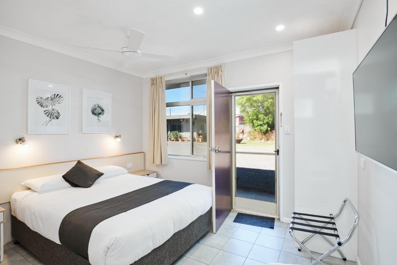 Wingham Motel Екстер'єр фото