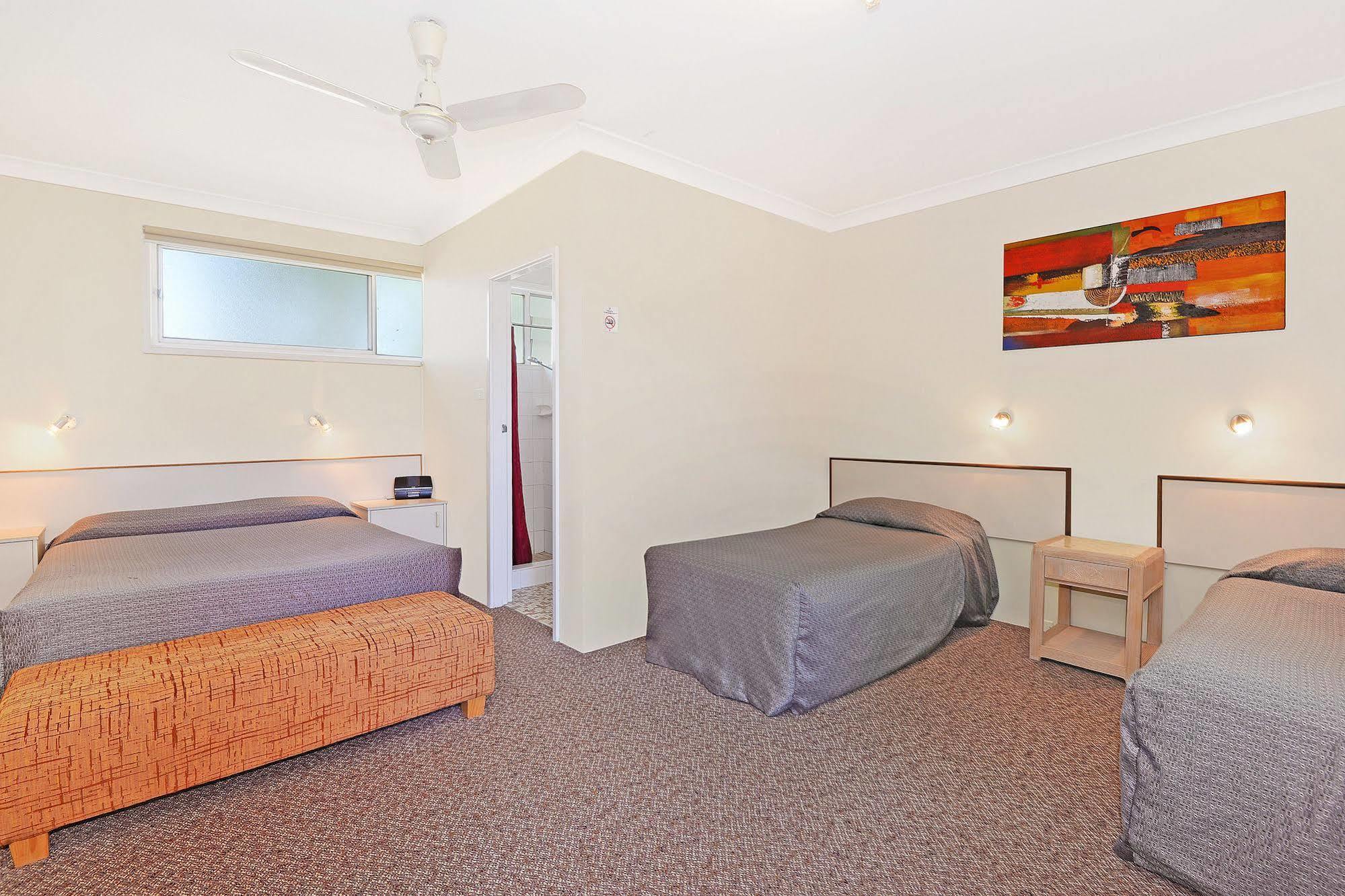 Wingham Motel Екстер'єр фото
