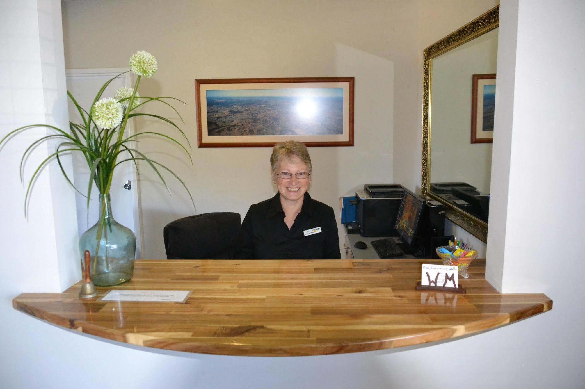 Wingham Motel Екстер'єр фото